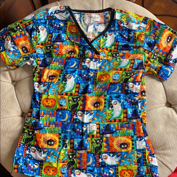 Scrub 5 tops bundle - Picture 2 of 12